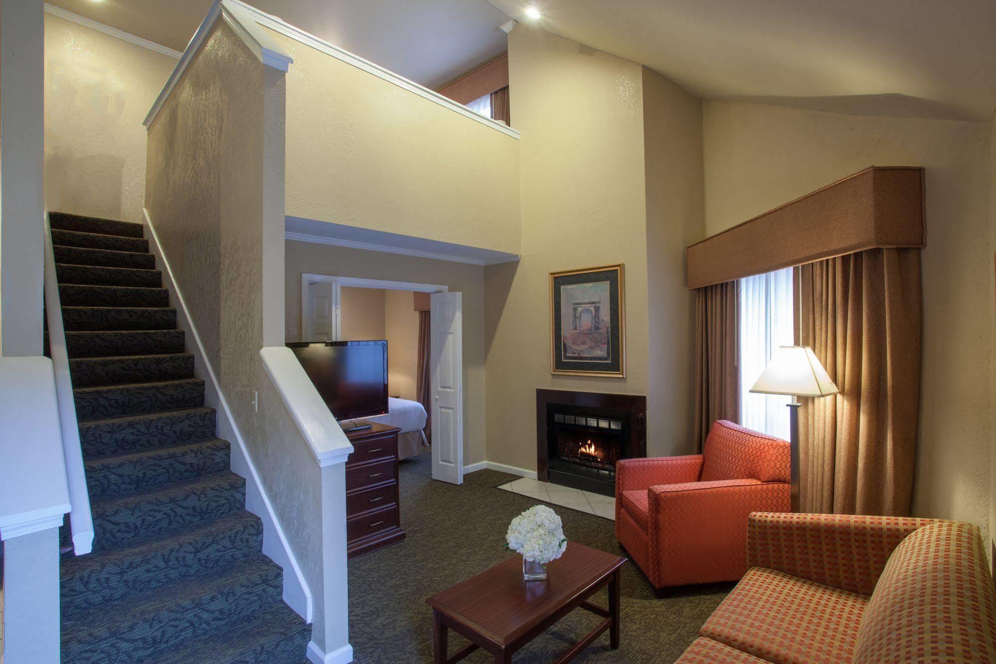 Cloverleaf Suites Baton Rouge Exterior photo