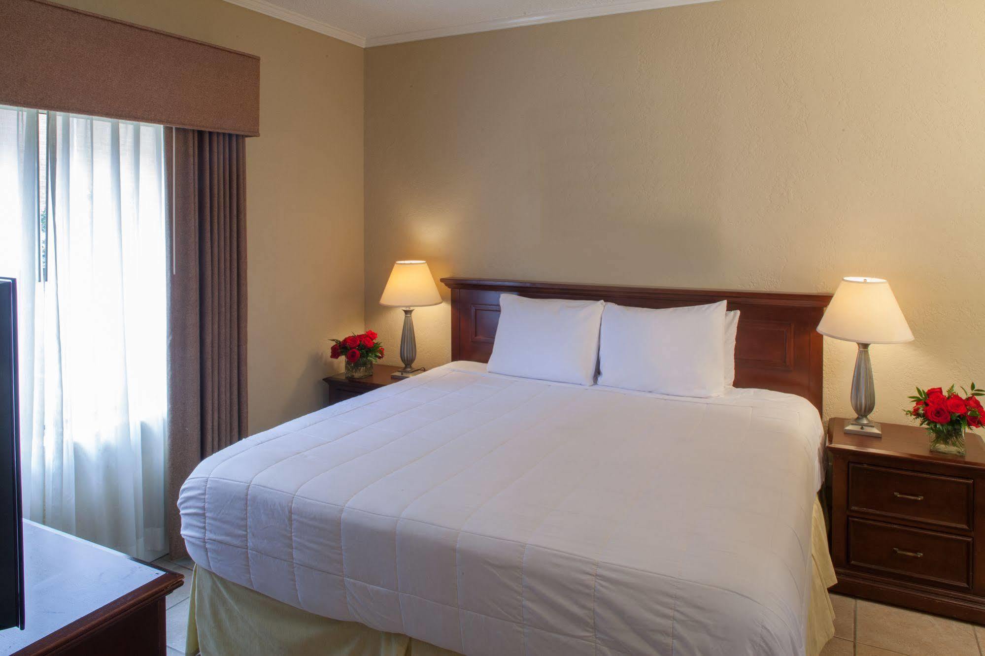 Cloverleaf Suites Baton Rouge Exterior photo