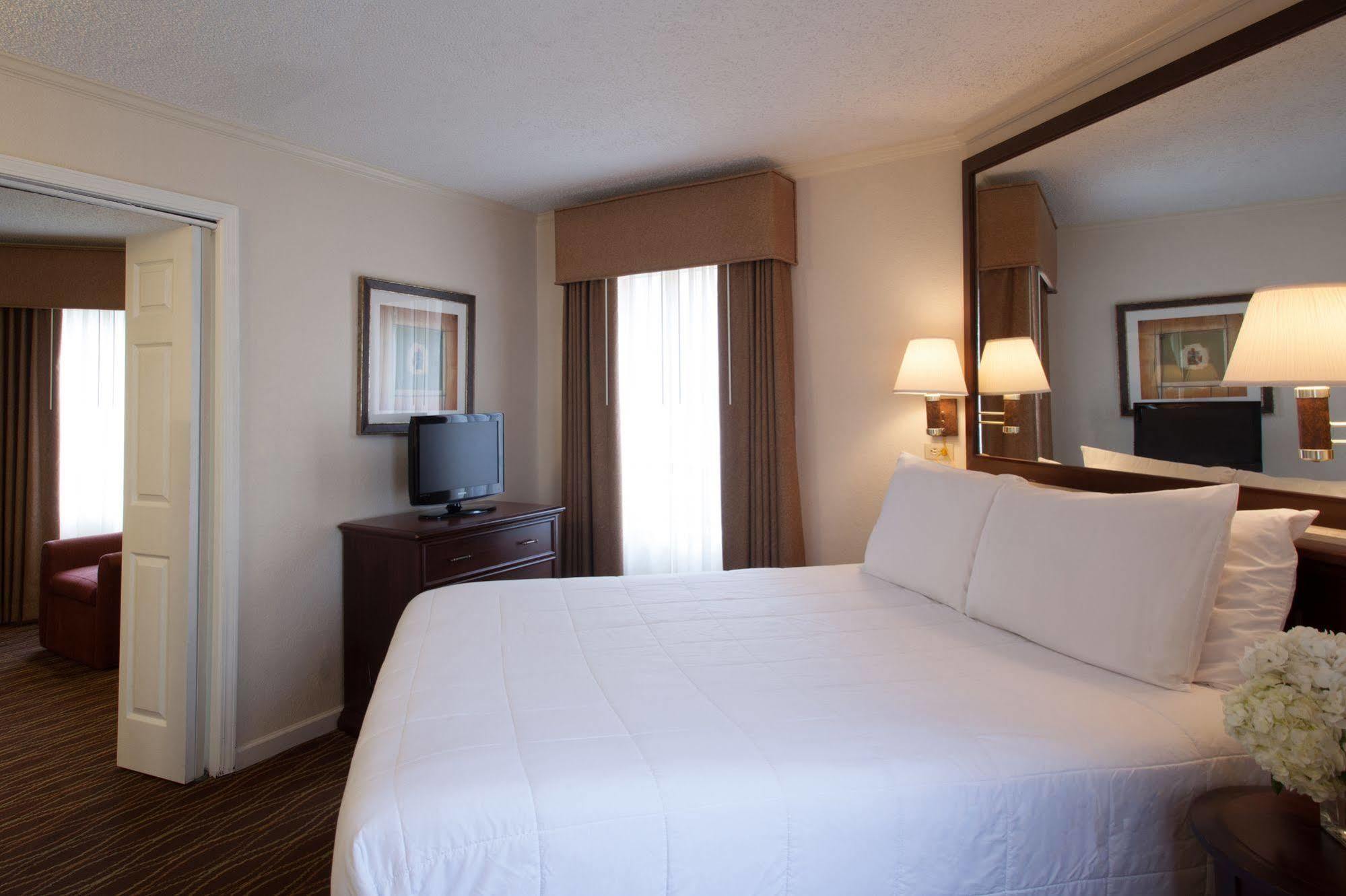 Cloverleaf Suites Baton Rouge Exterior photo